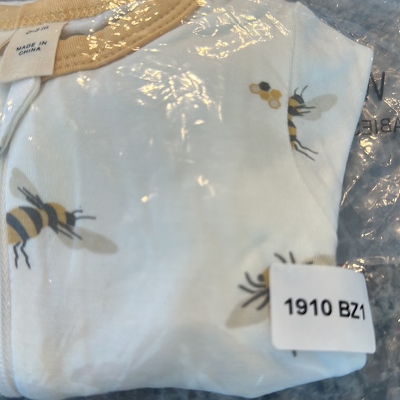 NEW Retired Print Kyte Baby Buzz 0-3 Month Romper - Picture 3 of 3